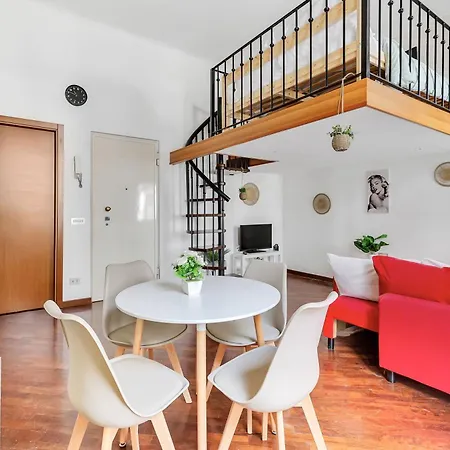 Centro Storicolittle Loft With Balcony Duomo A 10 Miuti * Mediolan