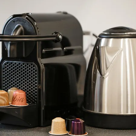 New Modern Flat 10 Minutes Walk From Station