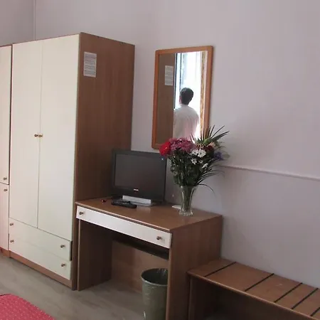 Johnny 3* Милан