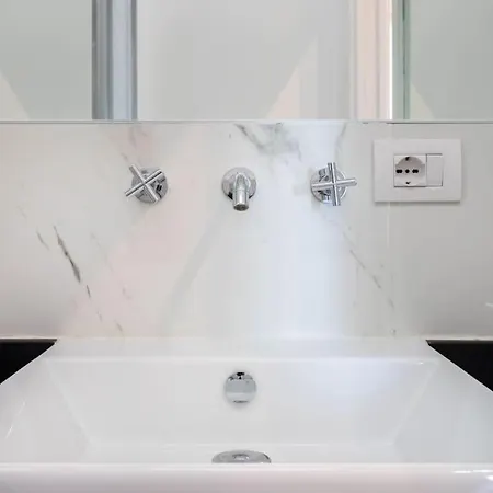 Apartment Frisi 3 Milan