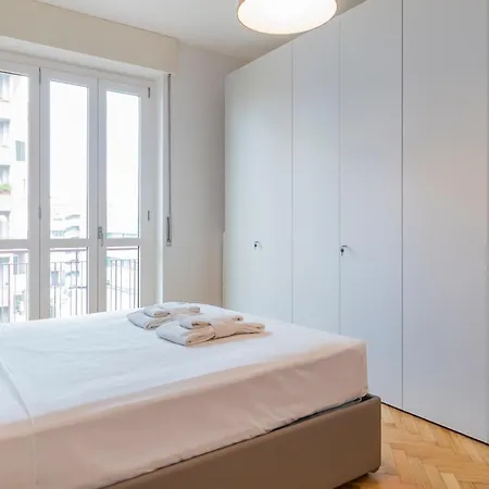Bilocale Con Balcone In Zona Tranquilla E ミラノ