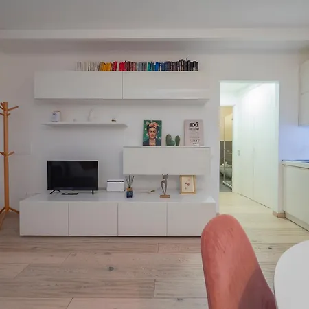 Apartman I Host - Vigevano 13 *