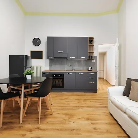 Joivy Charming Flat In Milan's Academic Hub Apartment *