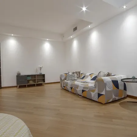 Trilocale Centro 公寓 *