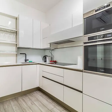 Domusmi Veniero 12 *