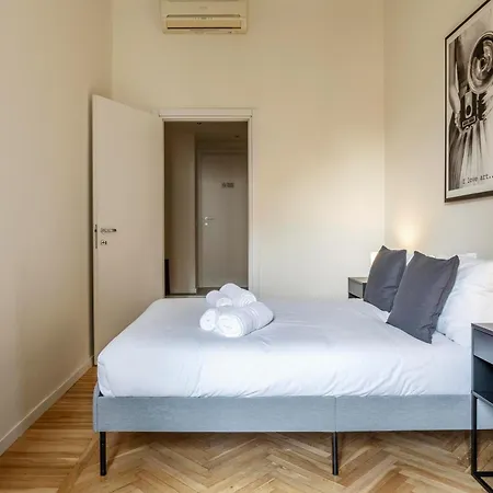 Elegant Brand New Near Duomo Apartment