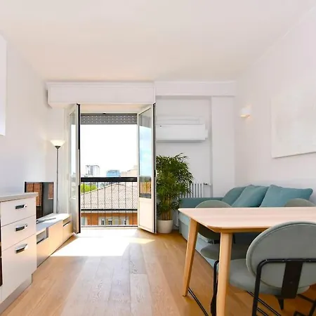Duomo 10 Minuti- Metro Sotto Casa - Attico Con شقة
