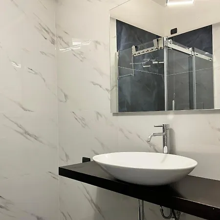 La Casa Di Charlie - Stazione Apartment