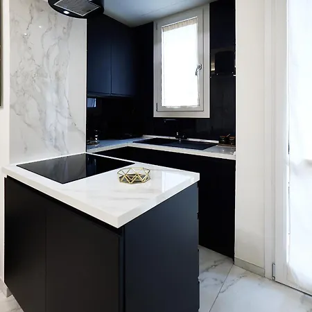 Italian Fashion - Luxurious Marble City Center * ميلان