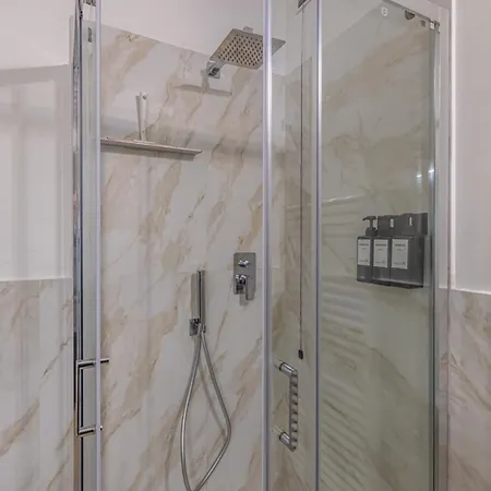 Industrial Loft In Maciacchini - Metro 50m Smartworking & Netflix *