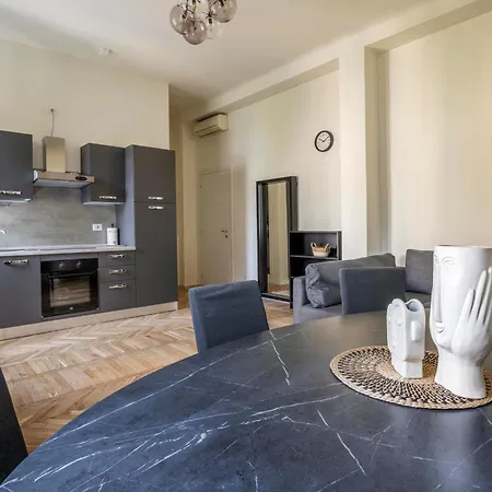 Apartment Elegant Brand New Near Duomo