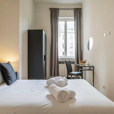 Apartment Elegant Brand New Near Duomo Milan