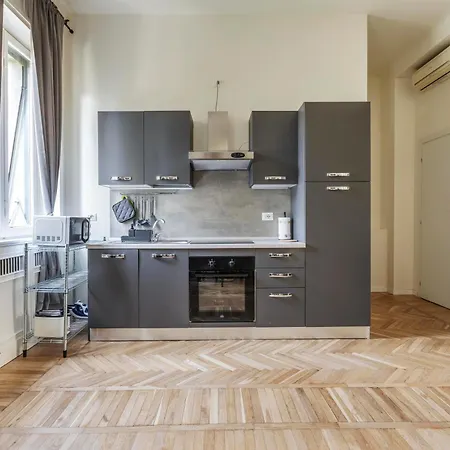 Apartment Elegant Brand New Near Duomo Milan