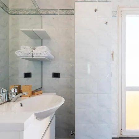Easyhomes - Navigli Terrace Apartment Milan