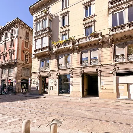 Piazza Del Carmine - Gold Exclusive - In The Underground No Windows * Milan
