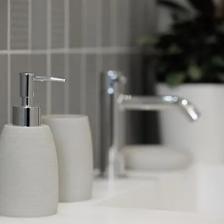 Station Modern Flat W/private Parking Milaan