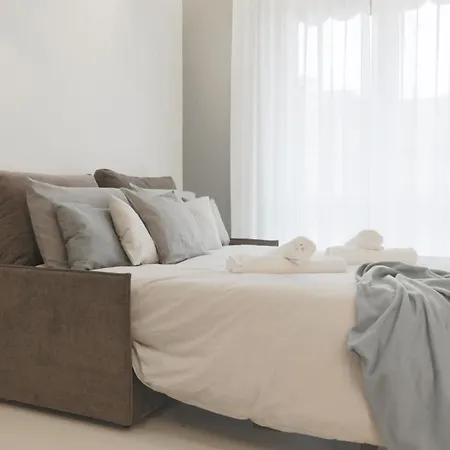 Appartement Station Modern Flat W/private Parking Milaan