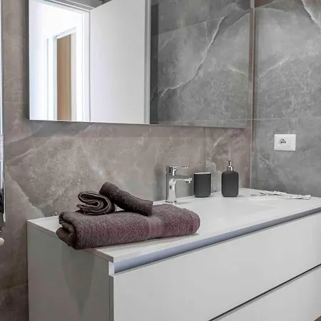 Duomo 10 Min- Attico Con Doppio Terrazzo 아파트