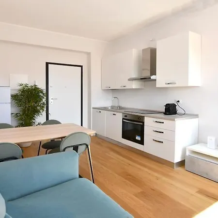 شقة Duomo 10 Minuti- Metro Sotto Casa - Attico Con *