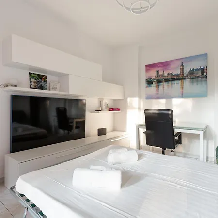 Guesthost - Corvetto M3 Bright With Balcony! شقة