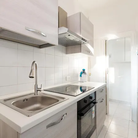 Guesthost - Corvetto M3 Bright With Balcony! شقة ميلان