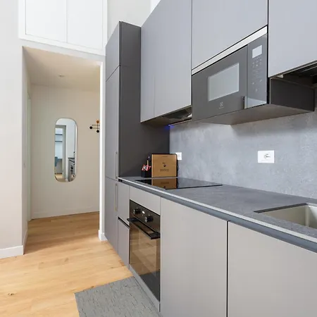 Mac Mahon - Urban Oasis Apartment!