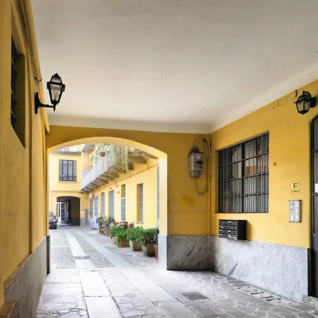 Urban Glow Via Col Di Lana Milán
