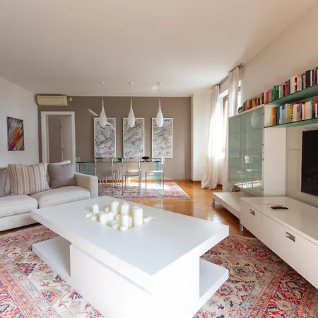 Piola Elegant And Stylish Flat For 4