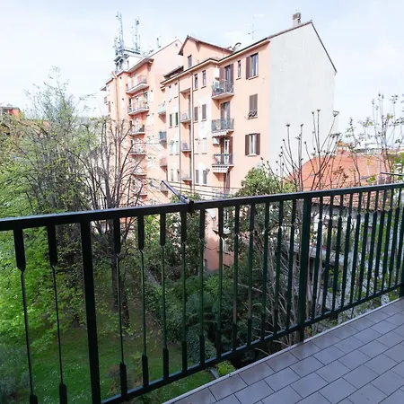 Апартаменты Piola Elegant And Stylish Flat For 4