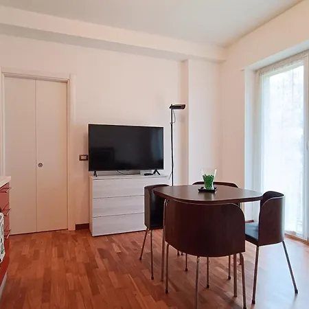 Sahi - Via Dei Ciclamini Mm1 Primaticcio, Stadio San Siro, Ospedale San Carlo Milán