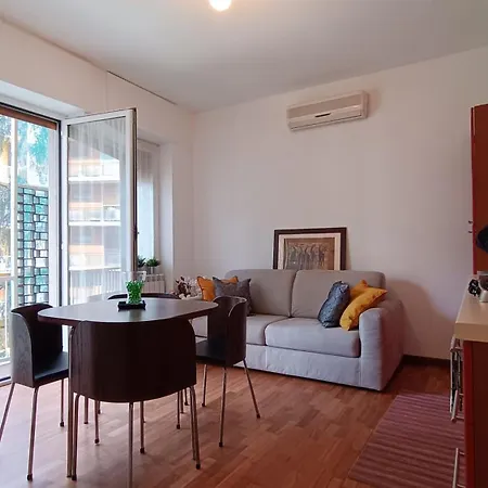 Sahi - Via Dei Ciclamini Mm1 Primaticcio, Stadio San Siro, Ospedale San Carlo * Milano