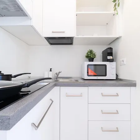 Citylife-centro, Amazing New Apt With Wifi & Ac Apartment *
