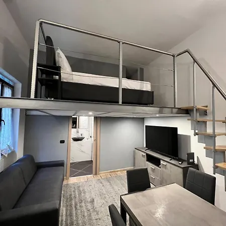Domusmi Delfico 26 A * ميلان