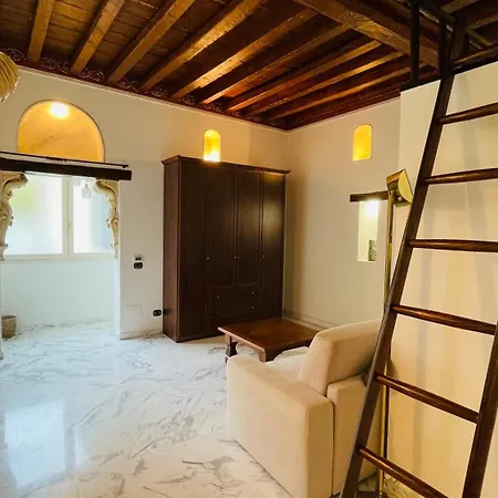 Apartment Charming Flat, And Close To Metro