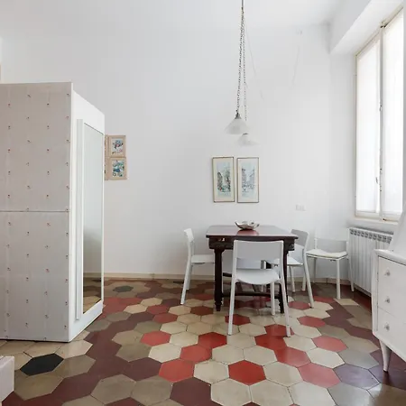 Brenta M3 - Floral Studio Apartment