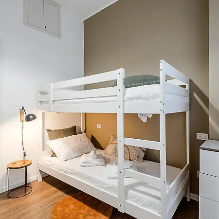 Stayeasy Petrella21 - 4 Bedrooms, 3 Baths - Station Apartament Mediolan