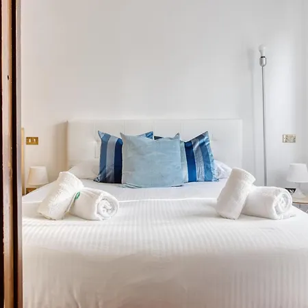 Joivy Spacious Flat, Excellent Centre Access Apartment