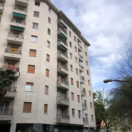 Daire Luminoso Vista San Siro Milano