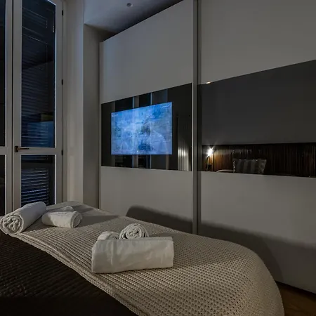 Luxury Design Apt, Comfy W/ A/c, Wifi & Netflix Appartamento