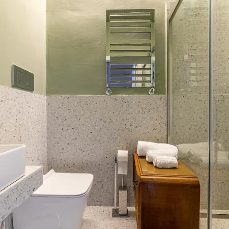 Luxury Design Apt, Comfy W/ A/c, Wifi & Netflix