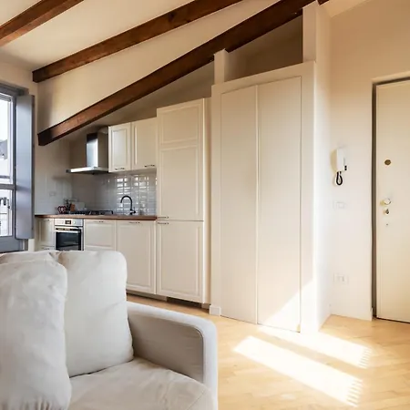 Bilocale In Ottima Posizione: Tra E Lima