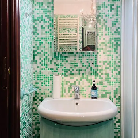 Apartment Charming Flat, And Close To Metro