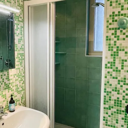 Charming Flat, And Close To Metro شقة *