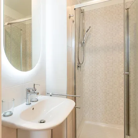 Guesthost - Glam Flat Apartman Milánó