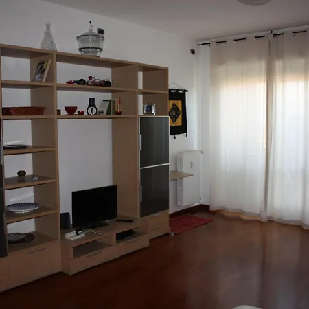 Elegante Trilocale Appartamento Milano