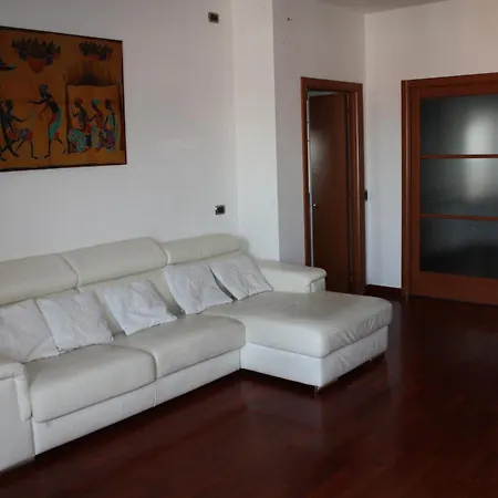 Elegante Trilocale Milánó