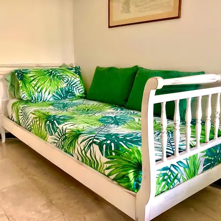 Greenhouse Apartment *