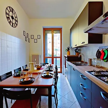 Luxury In Piazza 5 Giornate Apartment