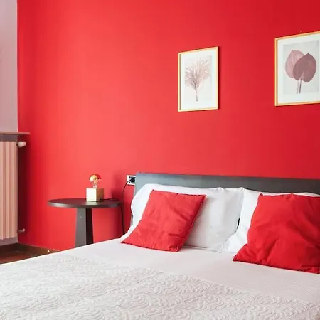 Apartment Sunshine-filled On Subway Milan