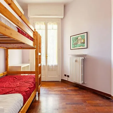 Apartment Sunshine-filled On Subway Milan